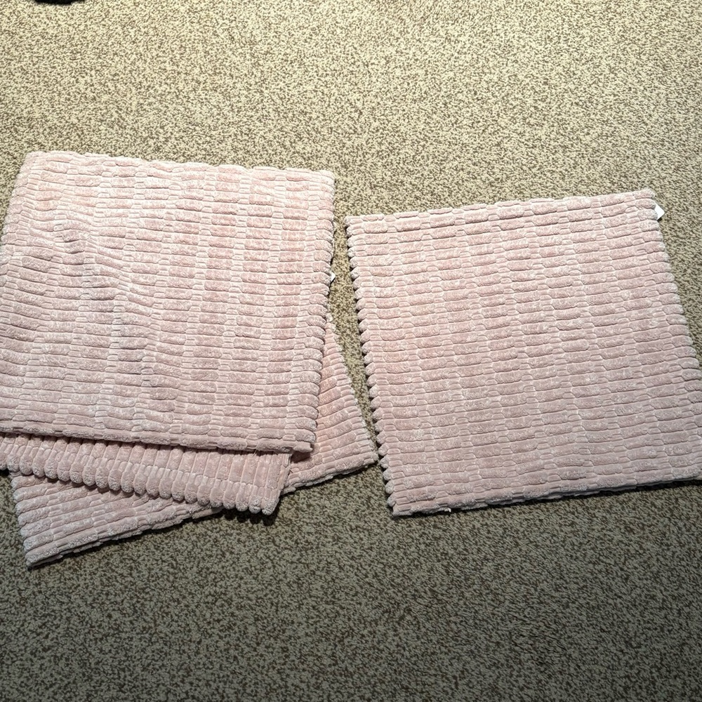 Set of 4 soft pink pillow covers